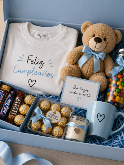 Cumpleaños — caja de regalo con camiseta personalizada, peluche y dulces
